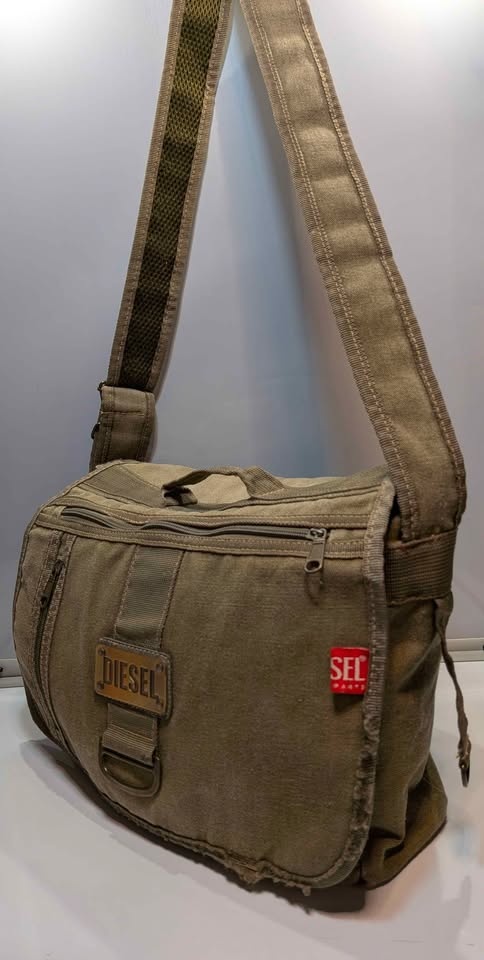 Y2K Vintage Diesel "Spare Parts" Messenger Bag - photo 2