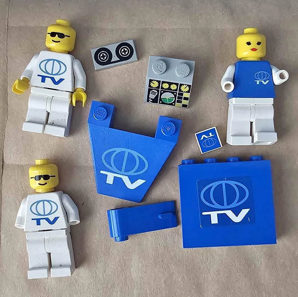 Vintage Lego TV Minifigs and Misc Parts thumbnail