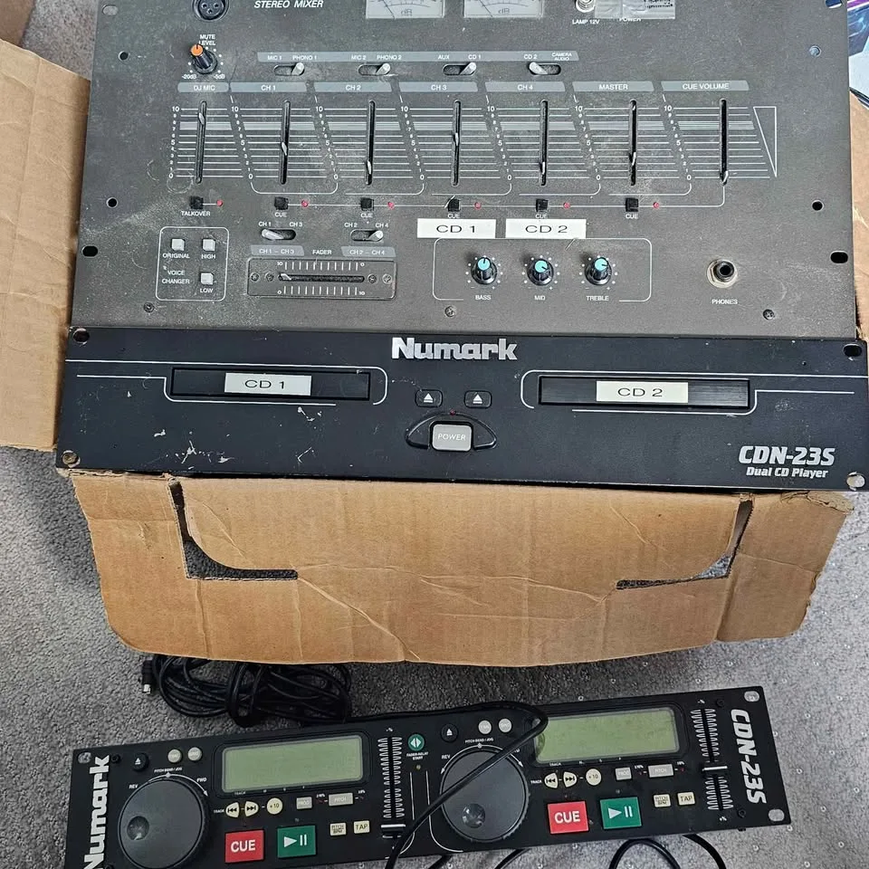 VTG DJ set up Numark Duel CD Player + atus AM 400 Stereo Mixer image indicator(2)