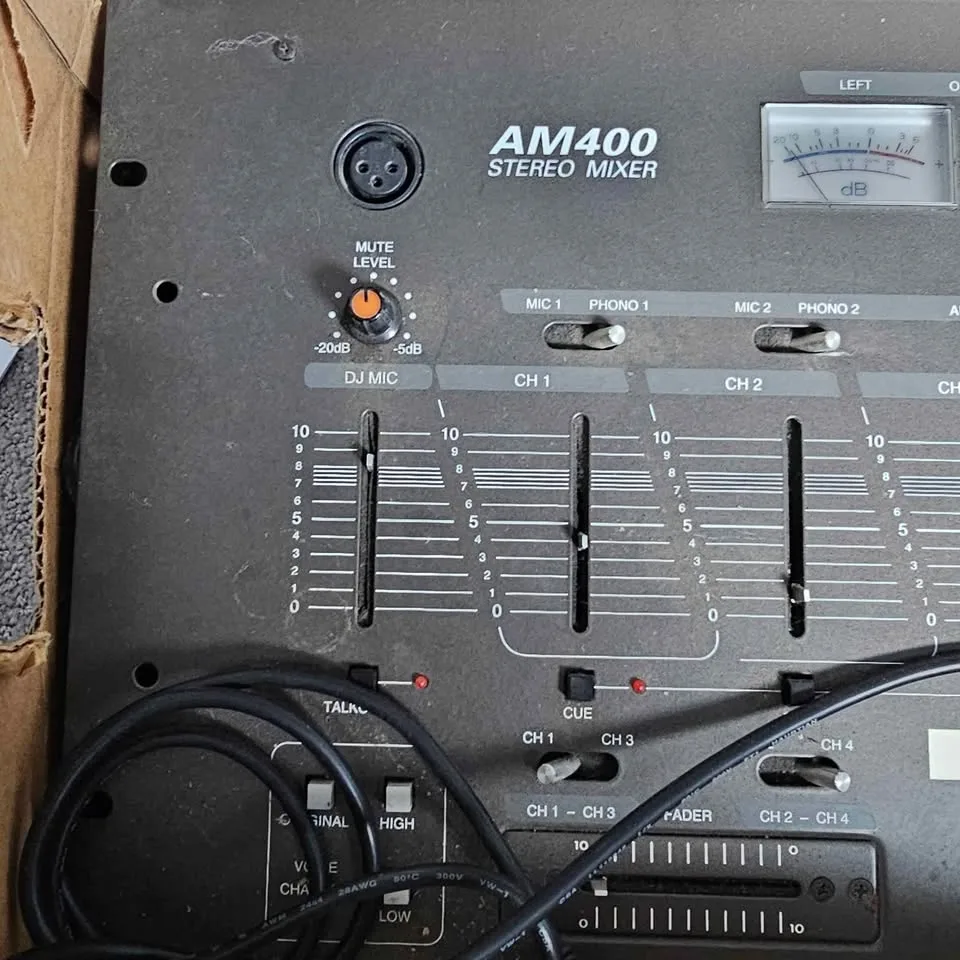 VTG DJ set up Numark Duel CD Player + atus AM 400 Stereo Mixer image indicator(6)