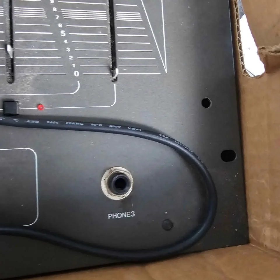 VTG DJ set up Numark Duel CD Player + atus AM 400 Stereo Mixer image indicator(7)