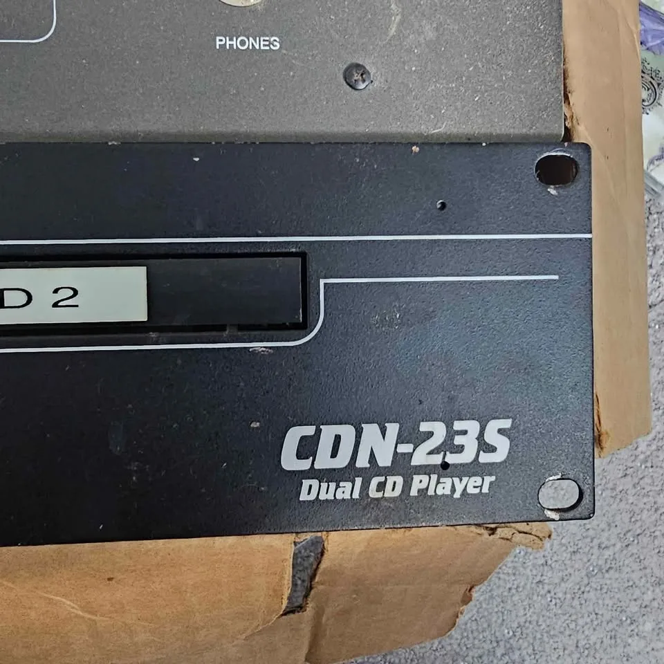 VTG DJ set up Numark Duel CD Player + atus AM 400 Stereo Mixer image indicator(10)