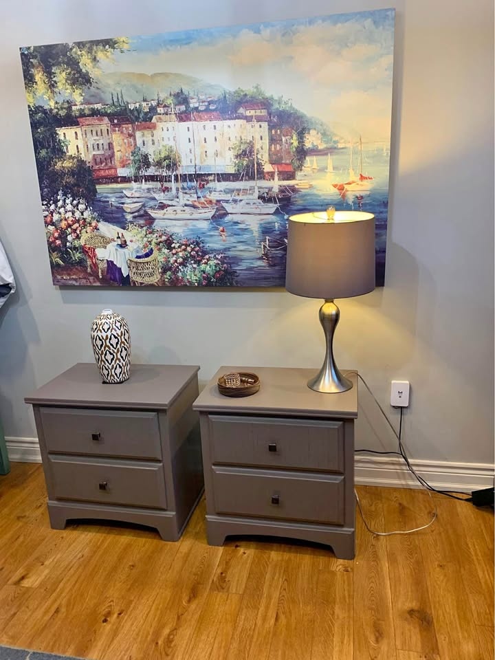 Solid wood structure Night stands / side tables