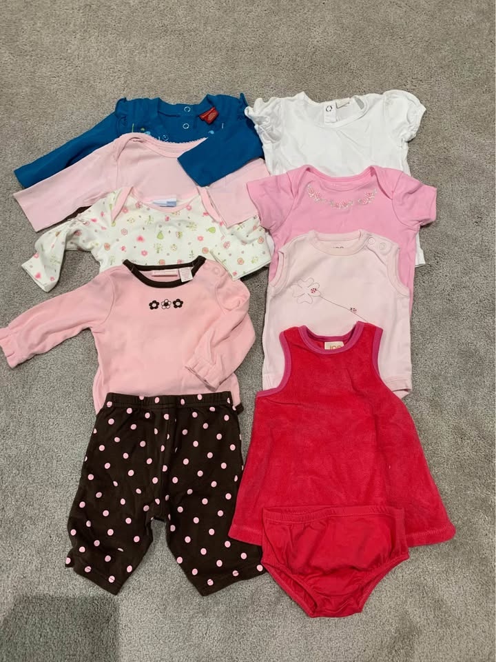 Baby girl clothes size 3mos