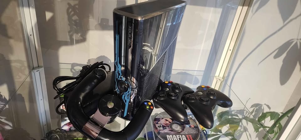 Xbox 360 Halo 4 Limited Edition, Clean & Tested, Racing Bundle - photo 2