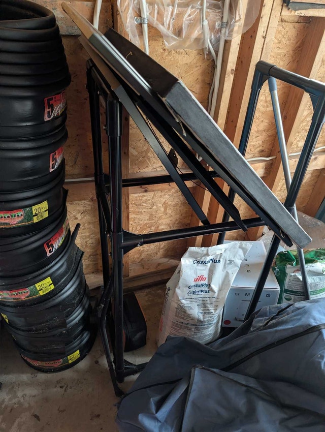 Tire storage rack