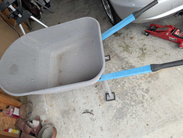 steel 6 cubic foot wheelbarrow - photo 2