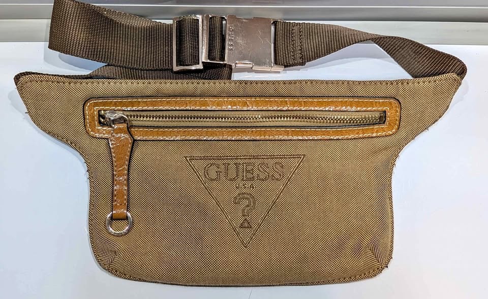 Authentic Vintage Y2K Guess Belt Bag – Iconic Aesthetic