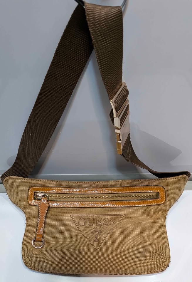 Authentic Vintage Y2K Guess Belt Bag – Iconic Aesthetic - photo 3