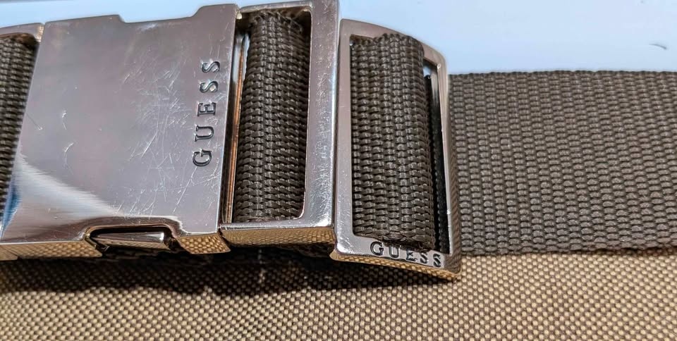 Authentic Vintage Y2K Guess Belt Bag – Iconic Aesthetic - photo 4