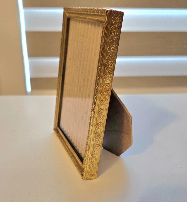 Vintage Metal 4" X 3" Picture Frame Gold Hollywood - photo 3