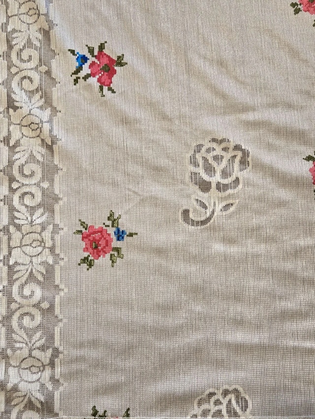 Vintage 8‘ X 5‘ Lace Tablecloth - photo 2