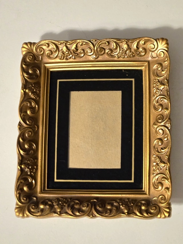 Vintage 4 X 5 Plastic Picture Frame - Illinois Moulding Company