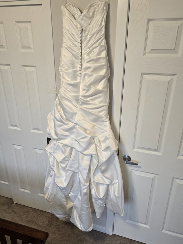 Mikaella Wedding Gown Size 8 - photo 2