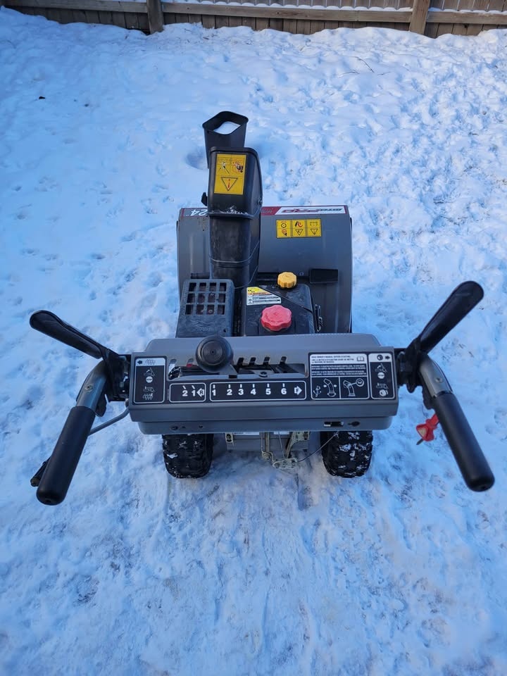MTD Pro 2 Stage 24" Snowblower 208cc - photo 3