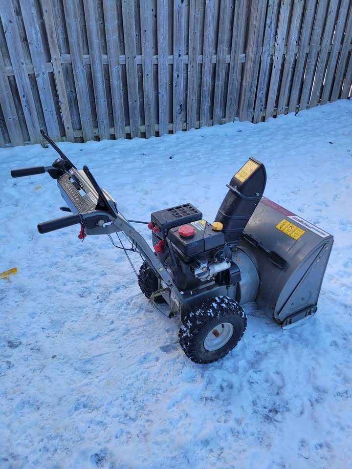 MTD Pro 2 Stage 24" Snowblower 208cc - photo 4