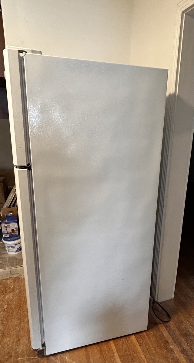 Frigidaire Refrigerator - photo 2