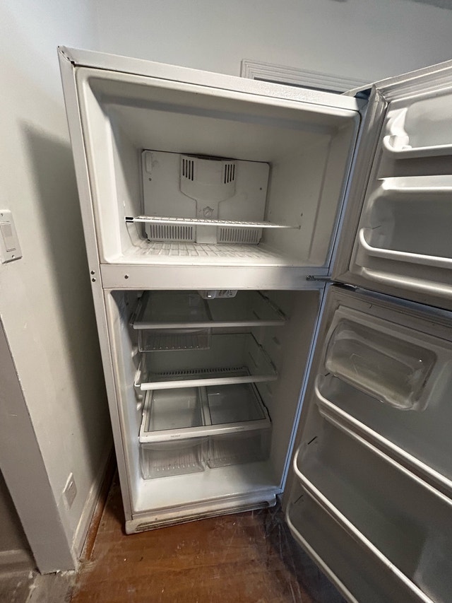 Frigidaire Refrigerator - photo 5