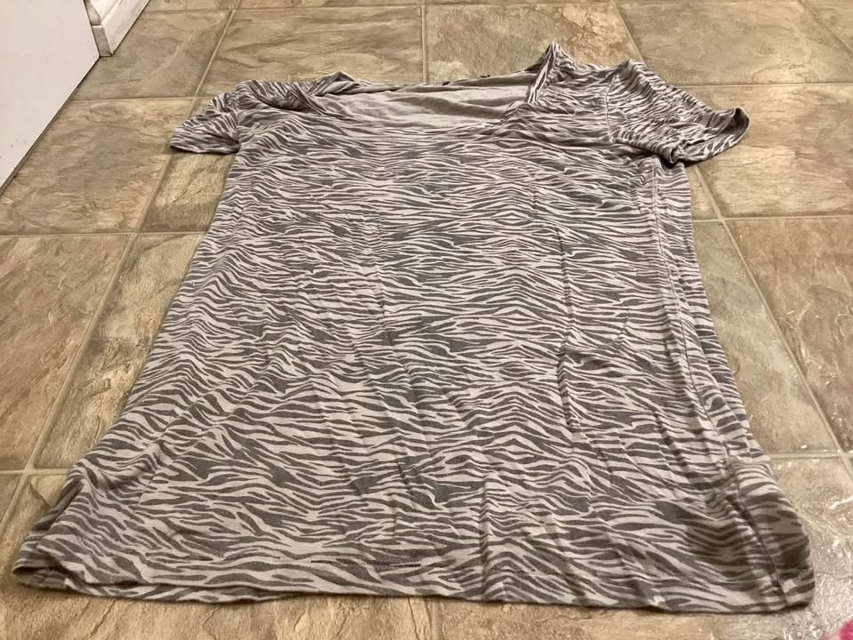 Dress and shirts girls and women's - photo 2