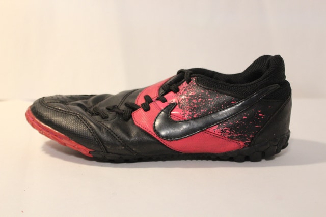 US 4 Youth Nike Indoor Soccer Turf Shoes