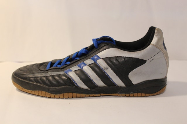 US 5 Male Adidas Indoor Athletic Shoes