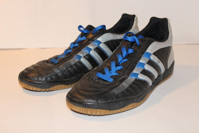US 5 Male Adidas Indoor Athletic Shoes - photo 4