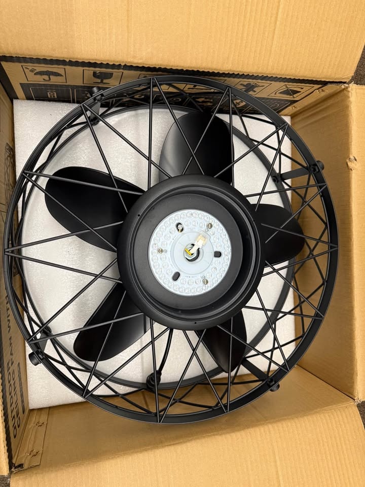 Ceiling fan with light - photo 3