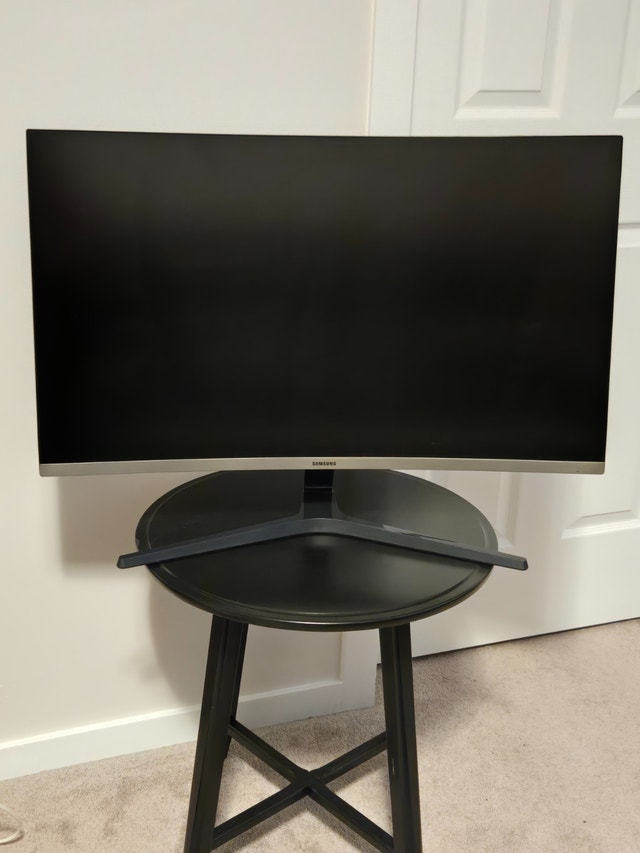 Samsung 32" Curved Monitor - photo 2