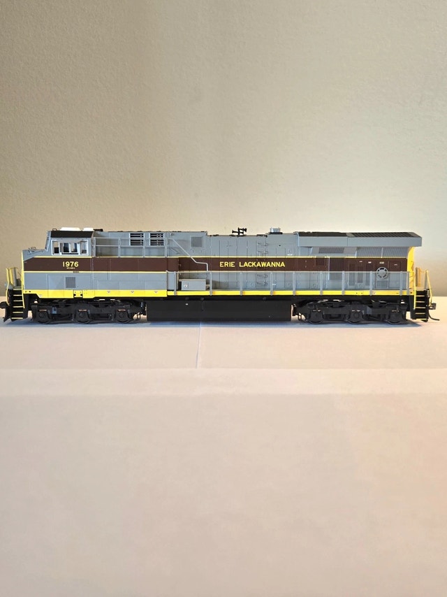 HO Scale ES44AC Erie Lackawanna Locomotive