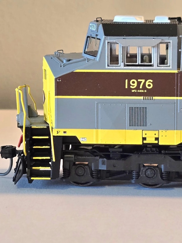 HO Scale ES44AC Erie Lackawanna Locomotive - photo 4