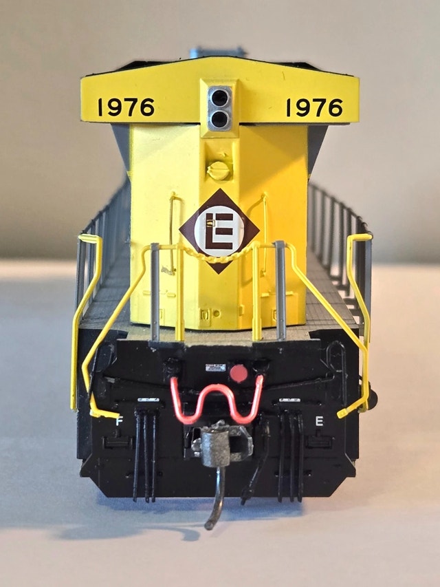 HO Scale ES44AC Erie Lackawanna Locomotive - photo 5