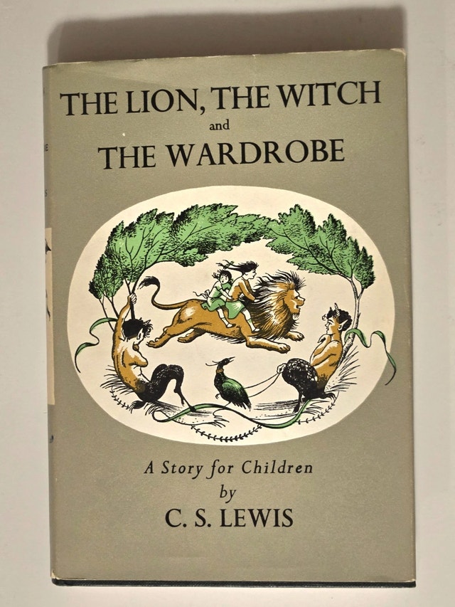 THE LION, THE WITCH AND THE WARDROBE 1969 UK ed. - photo 2