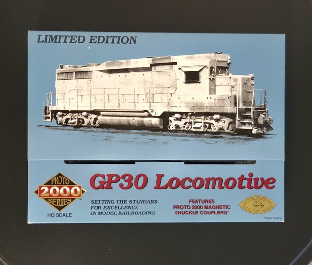 LIMITED EDITION GP30 Locomotive Canadian Pacific #5001 - photo 3