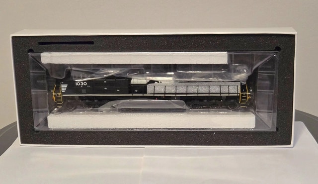 Norfolk Southern SD70ACe Rd# 1030 With Sound - photo 3