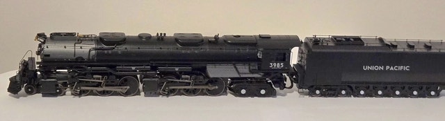 HO UP 4-6-6-4 Challenger Steam Loco #3985 w/DCC & Sound
