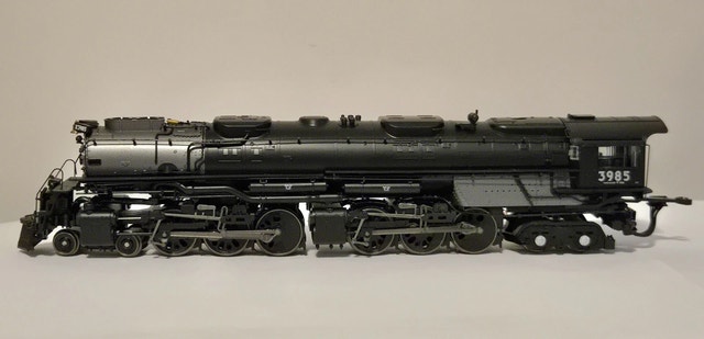 HO UP 4-6-6-4 Challenger Steam Loco #3985 w/DCC & Sound - photo 2