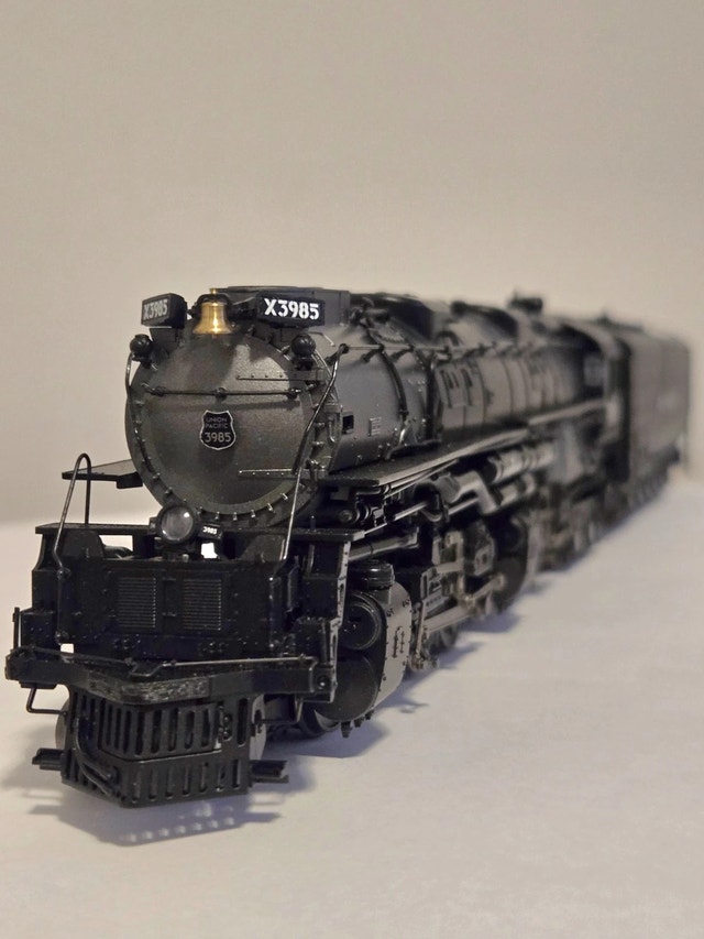 HO UP 4-6-6-4 Challenger Steam Loco #3985 w/DCC & Sound - photo 5