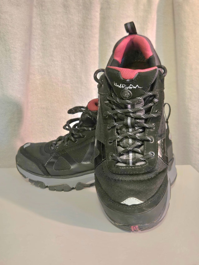 Windriver Tarantula Low-Cut Womans Hiking Shoe