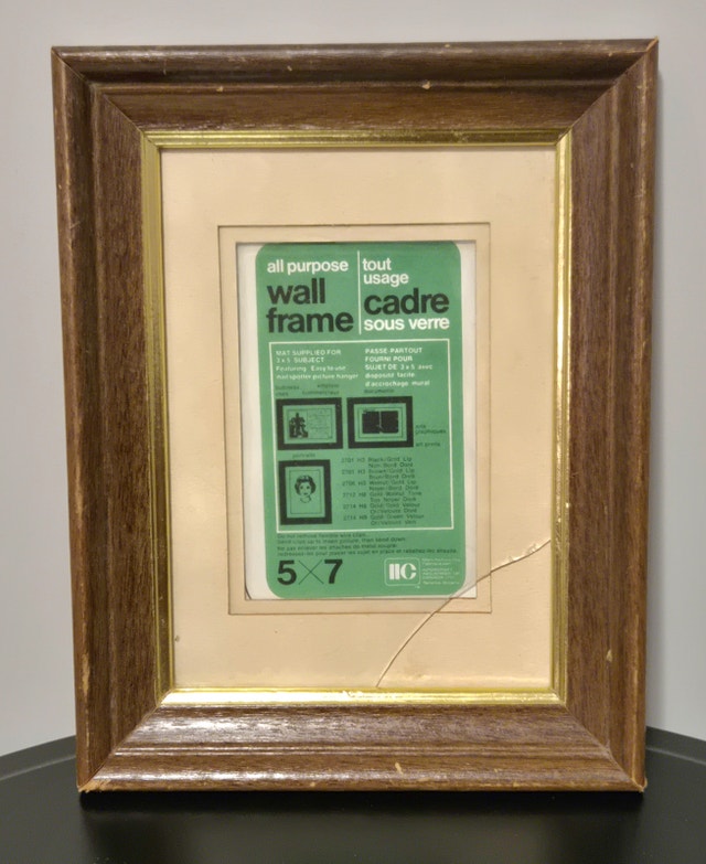 Picture Frame 5X7 IIC 2706 H3 Walnut 1970s