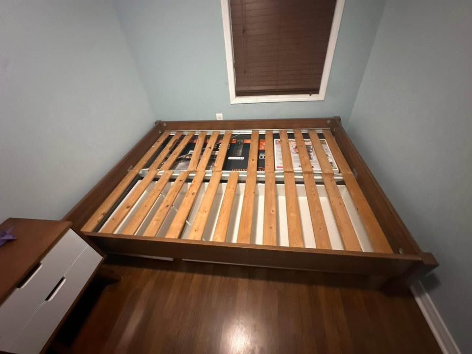 Walnut Queen Size tBed Frame