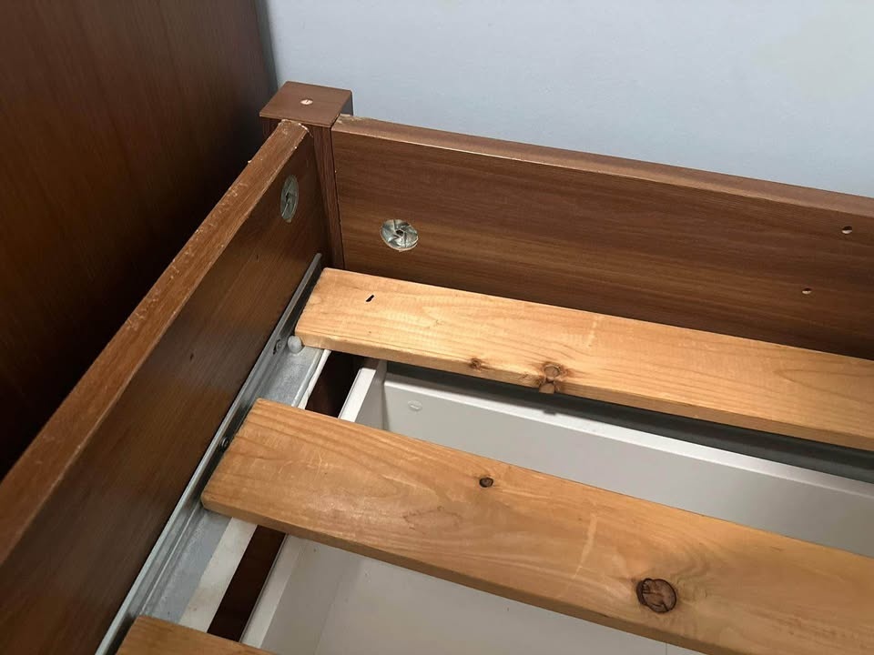 Walnut Queen Size tBed Frame - photo 2