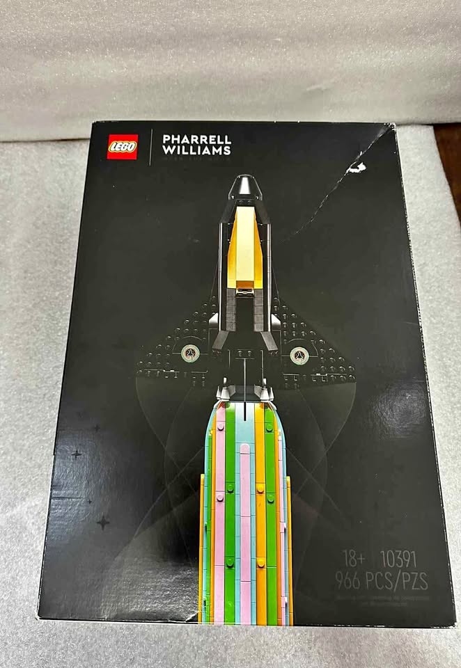 LEGO 10391 - Over the Moon with Pharrell Williams