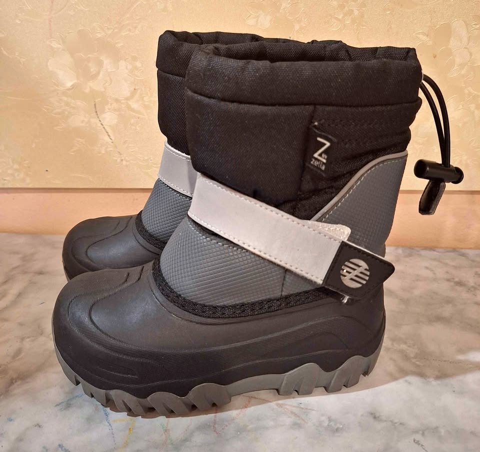 Like new sz 11M TODDLER KIDS black gray Winter Boot