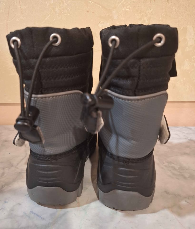 Like new sz 11M TODDLER KIDS black gray Winter Boot - photo 2