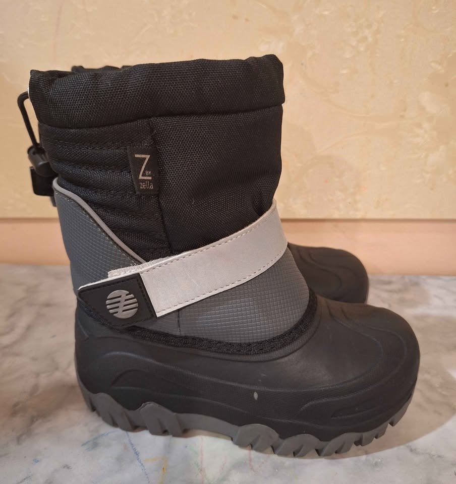 Like new sz 11M TODDLER KIDS black gray Winter Boot - photo 3