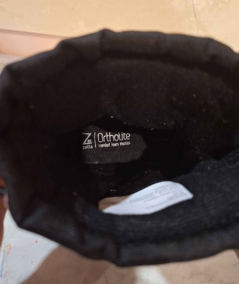 Like new sz 11M TODDLER KIDS black gray Winter Boot - photo 4