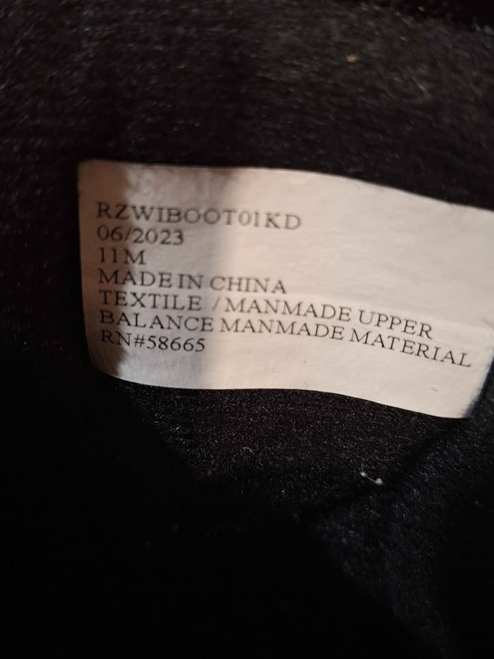 Like new sz 11M TODDLER KIDS black gray Winter Boot - photo 5