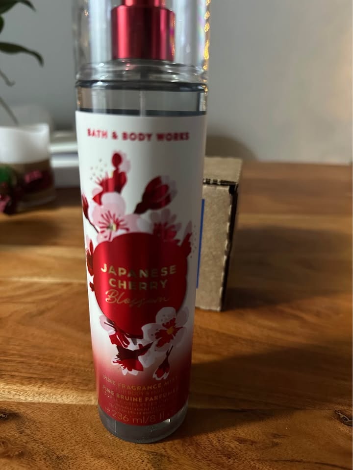 Bath & Body Works 3 wick candle and Fragrance mist. NEW. - photo 3