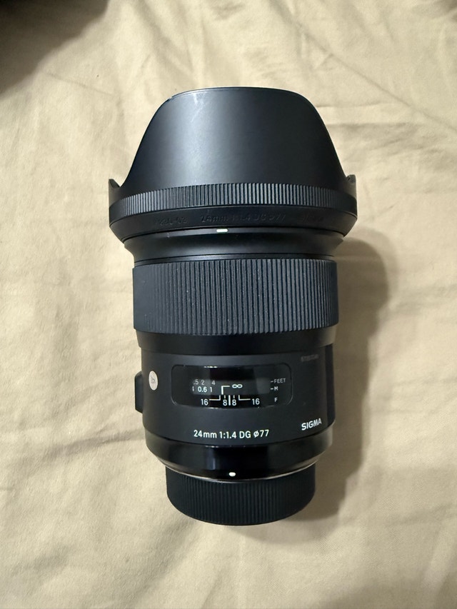Sigma 24mm f/1.4 DG HSM Art (Nikon F-Mount) + Case