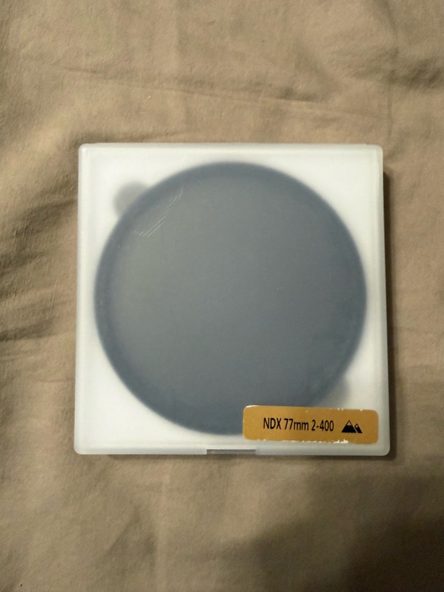 Gobe/Urth 77mm Variable ND Filter (ND2-400) + Case
